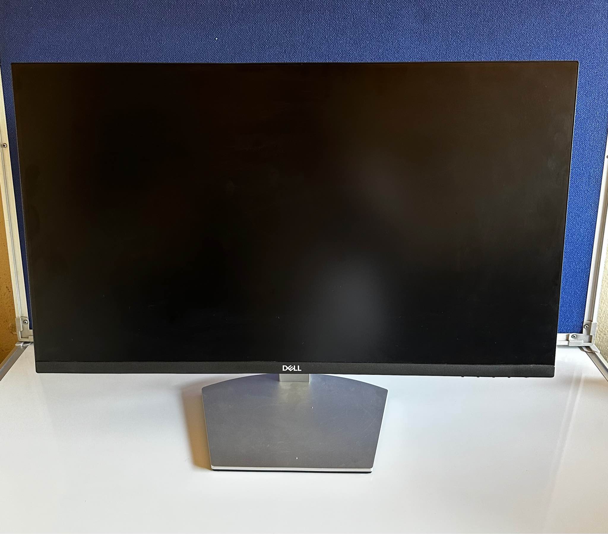A picture of DELL MONITOR IPS 27 Flat Panel monitor Model s2721hn Size