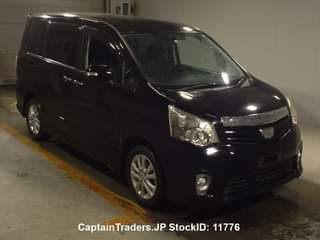 A picture of 2011 TOYOTA NOAH