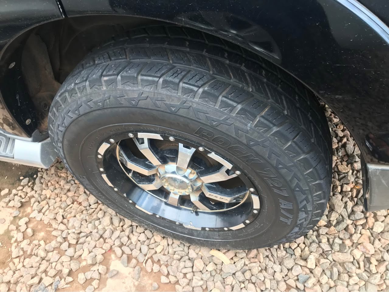 A picture of mitsubishi pajero bitama