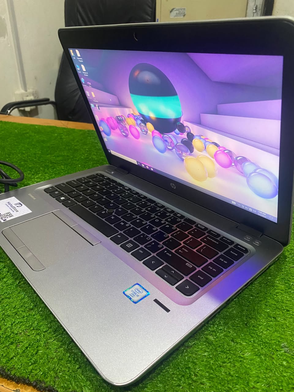 A picture of hp 820 g3 core i7