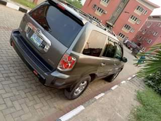 A picture of Honda pilot 2007 buy n travel to anywhere no single