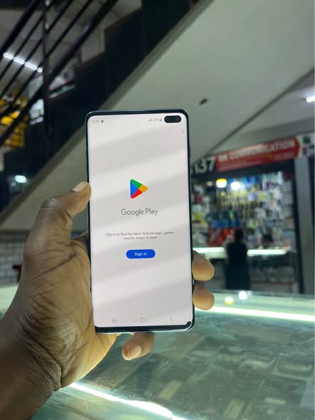 A picture of Galaxy S10 128gb 580k 0701707265