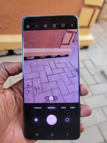 A picture of Samsung galaxy s20 plus 128gb