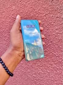 A picture of Samsung S10e 128GB Duos