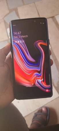 A picture of Samsung note 9 128gb storage 6gb ram good battery clear