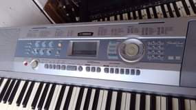 A picture of key board yamaha