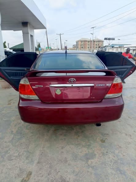 A picture of Toyota Camry 06 Engine Ac gear Interior under neat Body