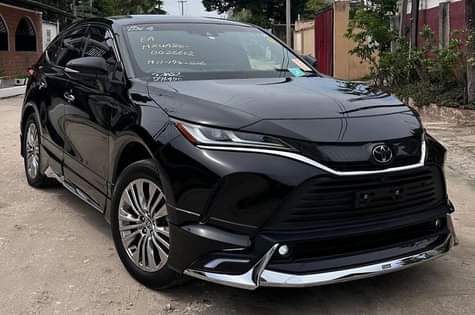 A picture of Toyota Harrier Modellista grade Auction grade 4.5 Z Package Year