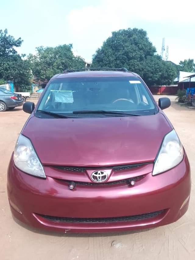 A picture of 2006 Toyota Sienna XLE