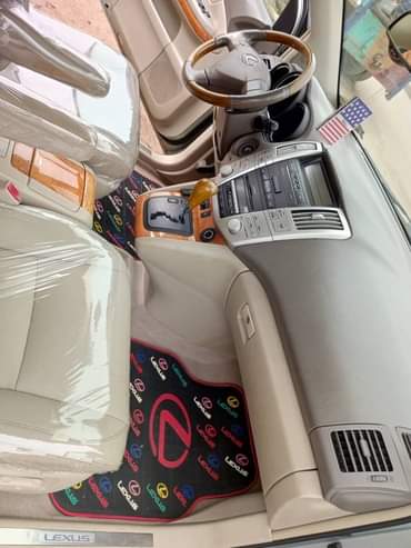 A picture of Highest grade Lexus RX 330 Everything is intact and untouched