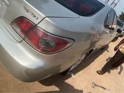 A picture of 2003 es 300