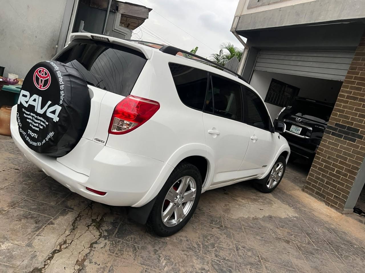A picture of Sparkling clean 2008 model Toyota RAV4