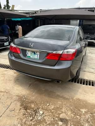 A picture of Honda Accord 013