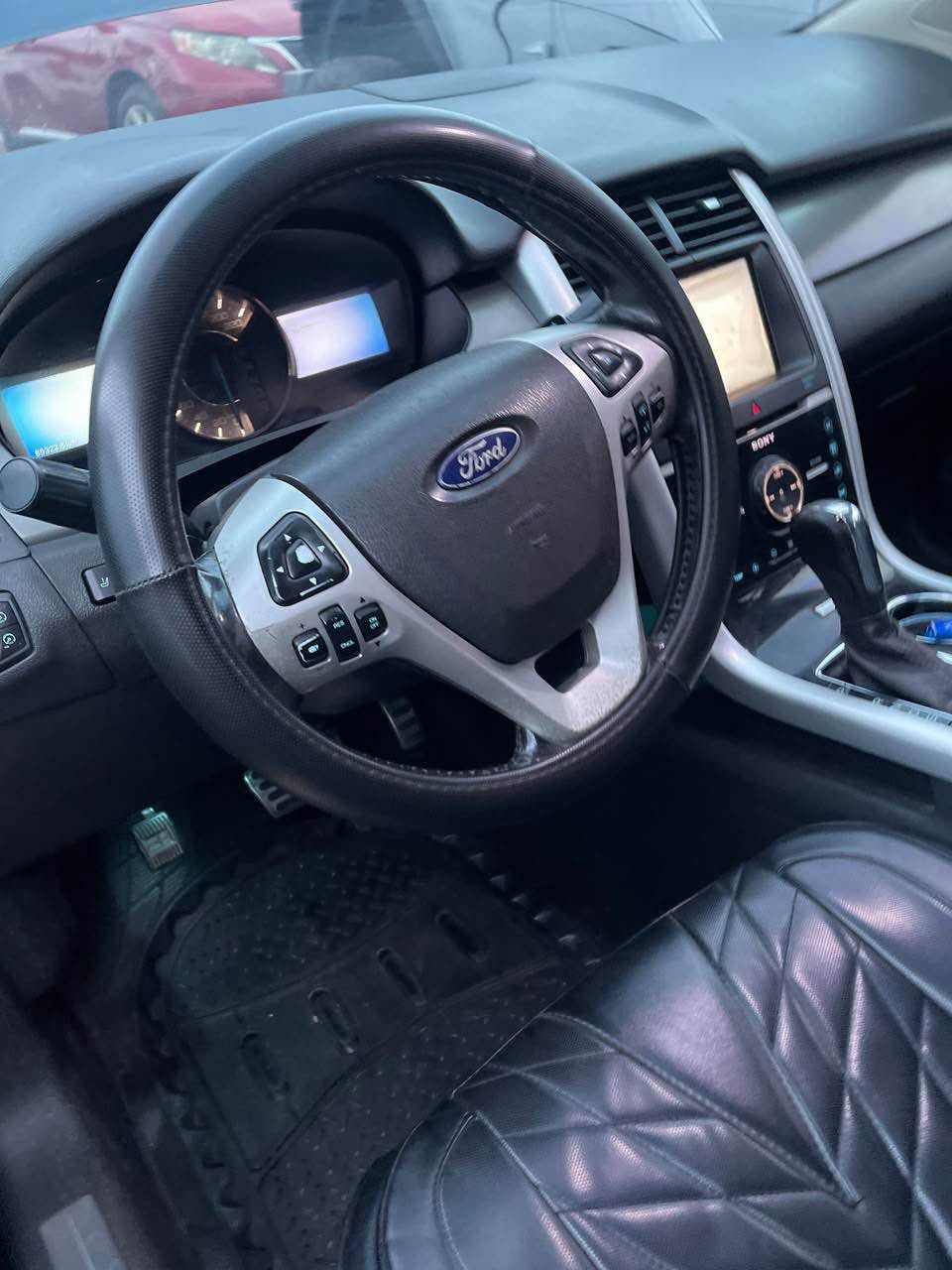 A picture of FORD EDGE 2013