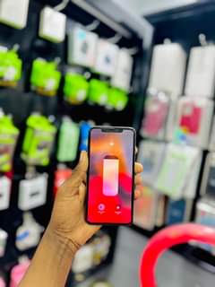 A picture of iPhone Xs max GB64 BH100 no face