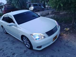 A picture of Toyota crown
