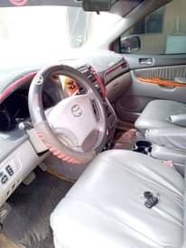 A picture of 2005 Toyota Sienna
