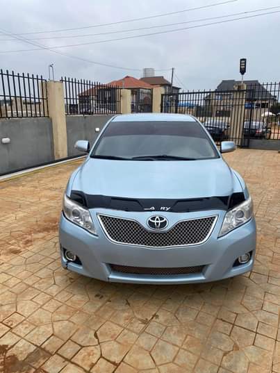 A picture of Toyota Camry 09