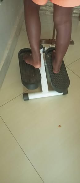 A picture of Am selling a mini heavy duty stepper at 270k