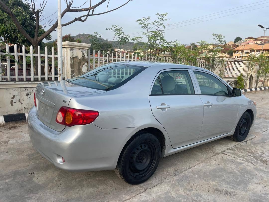 A picture of Direct Belgium 2009 Toyota Corolla