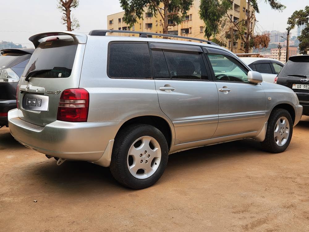 A picture of KRUIGER 2004 MODEL SILVER 2 4CC VVTI