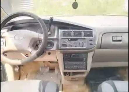 A picture of 1999 Toyota sienna 1999