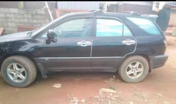 A picture of LExus Rx 300 02model First body Bonet need paint Ac