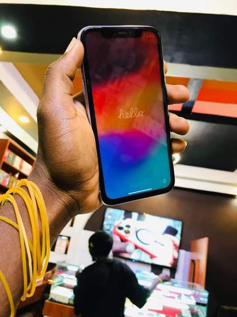 A picture of iPhone 11 128gb