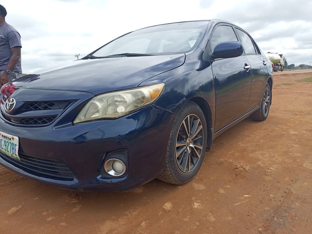 A picture of Toyota Corolla le 2012 07071284824