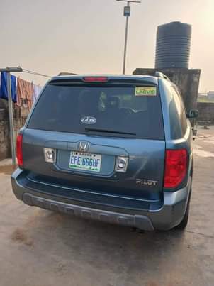 A picture of 2005 Honda Pilot 3 3