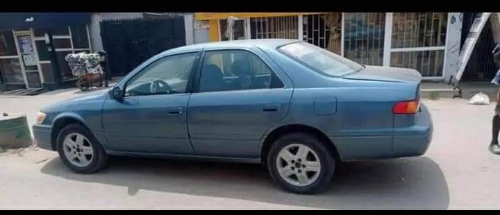 A picture of Toyota Camry droplight 2002 Painted on first body pan no