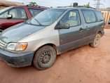 A picture of Toyota Sienna 02