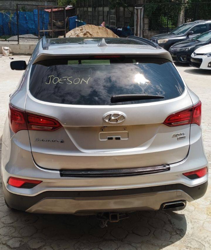 A picture of Toks 2017 Hyundai Santa Fe