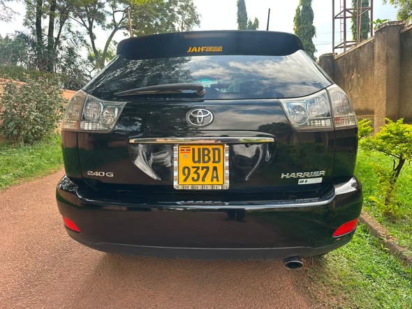 A picture of 2006 Toyota Harrier 2006