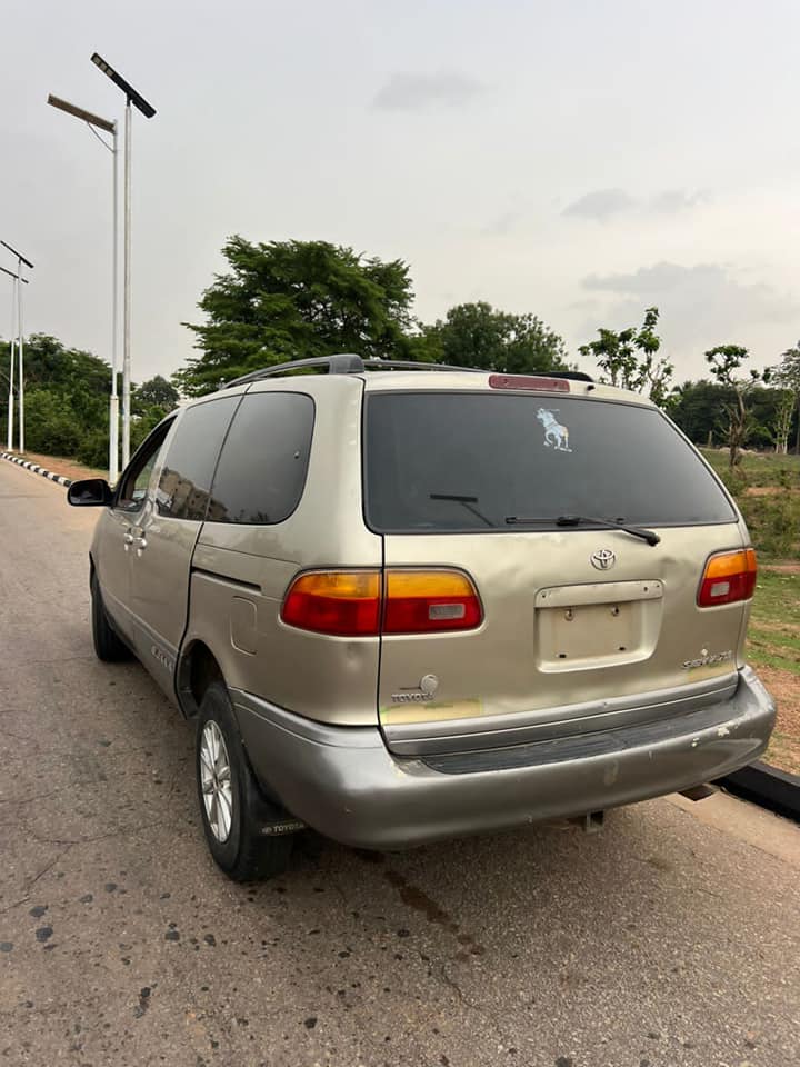 A picture of Toyota Sienna 2002 model for sale
