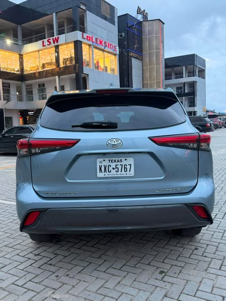 A picture of 2022 Foreign used Toyota Highlander Limited at 58m