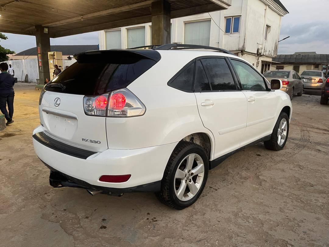 A picture of Lexus Rx330