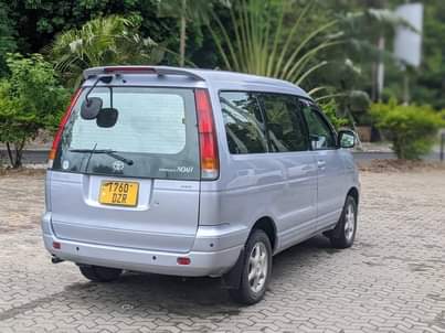 A picture of Toyota Noah