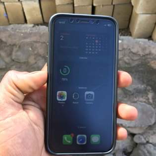 A picture of Iphone xs GB 256