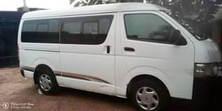 A picture of 2012 hummer bus