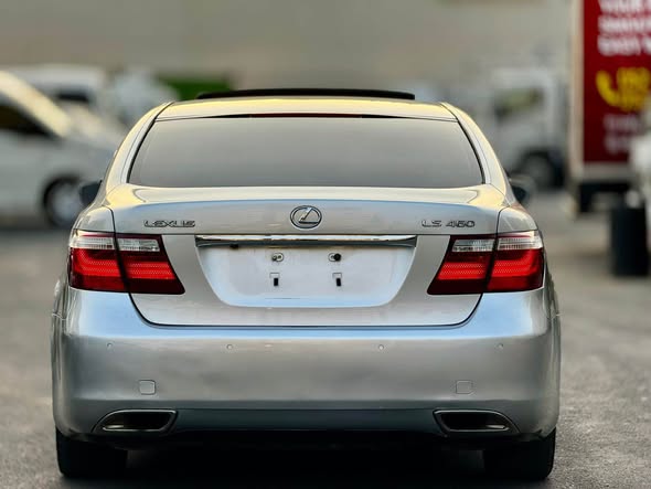 A picture of Lexus 460 long body full option