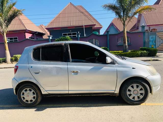 A picture of vitz cc 1290 Bei 2.8ml chap MBEYA 0625764751