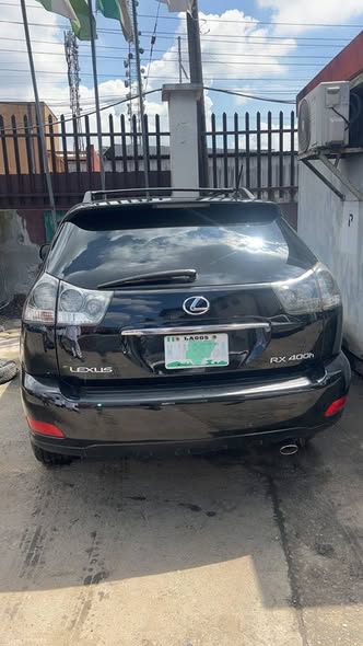 A picture of Lexus RX400h