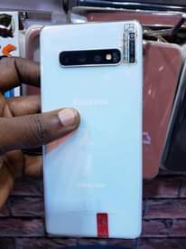 A picture of Samsung galaxy s10 plus At cheap price Storage 128gb 8gb