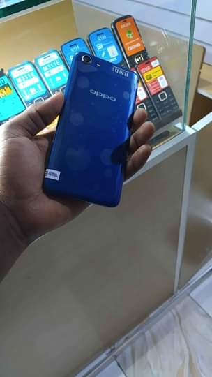 A picture of oppo a83 gb 128 ram 6 clean kabisa maboss karibuni
