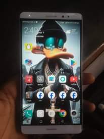 A picture of Huawei mate 8