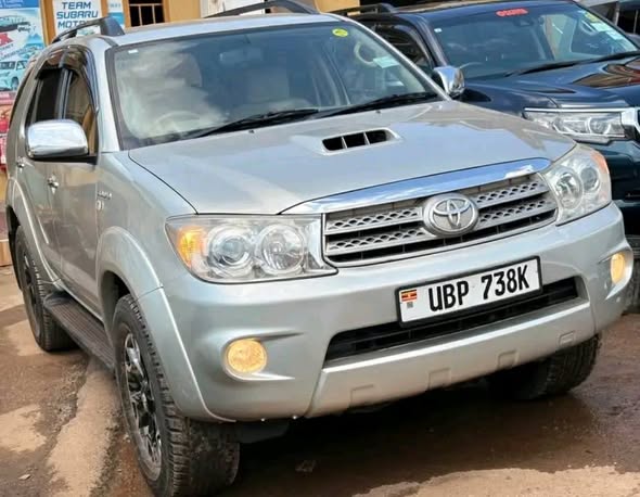 A picture of Fortuner diesel 2013 for sale 80m 0755622807