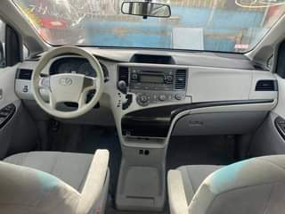 A picture of TOYOTA SEINNA 012 TOKs
