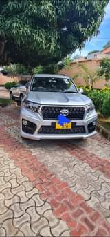 A picture of Hizi prado Diamond zipo Nne zinauzwa mil 70 kila moja