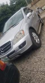A picture of clean ml350 Benz ml 2007